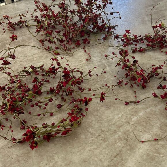 Berry 6’ Garlands Includes 3 Garlands - Picture 1 of 2